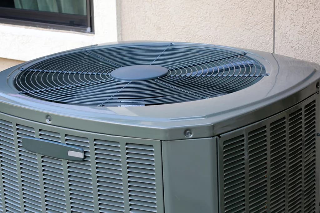 Sub Zero HVAC technician repairing air conditioner in Vancouver WA